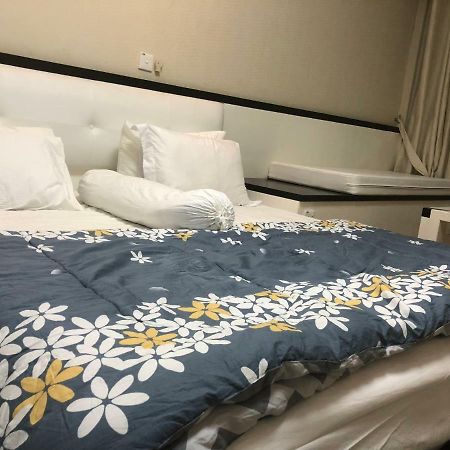 Nagoya Mansion Apartment Batam Стая снимка
